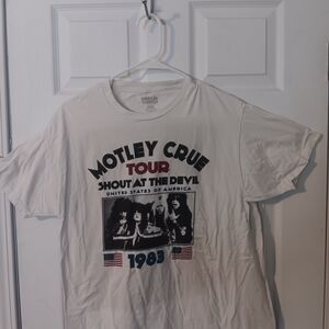 Motley Crue Shout At The Devil Tour Graphic T-Shirt (7)
